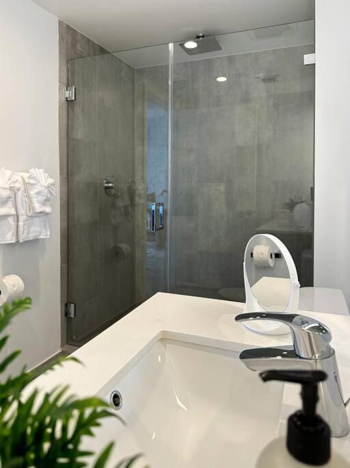 Downtown Miami 2 Br-Sleeps 6- 1-Kingbed, Sofabedアパートメント エクステリア 写真